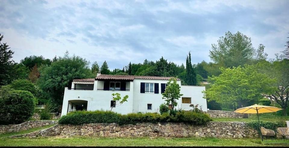 Charmant deux-pièces dans villa avec piscine privée Seillans Esterno foto