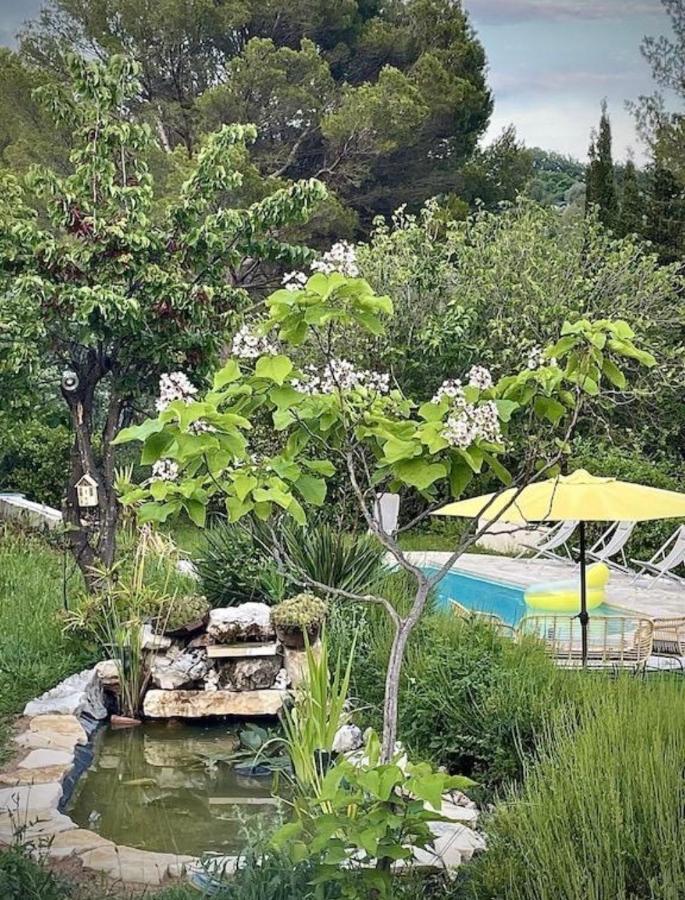 Charmant deux-pièces dans villa avec piscine privée Seillans Esterno foto