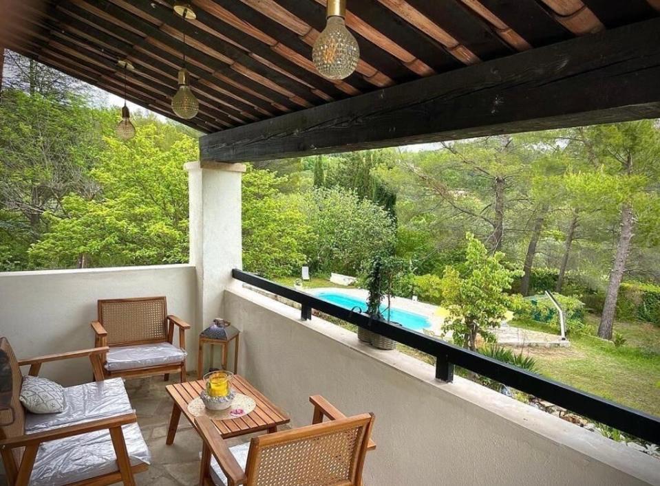 Charmant deux-pièces dans villa avec piscine privée Seillans Esterno foto
